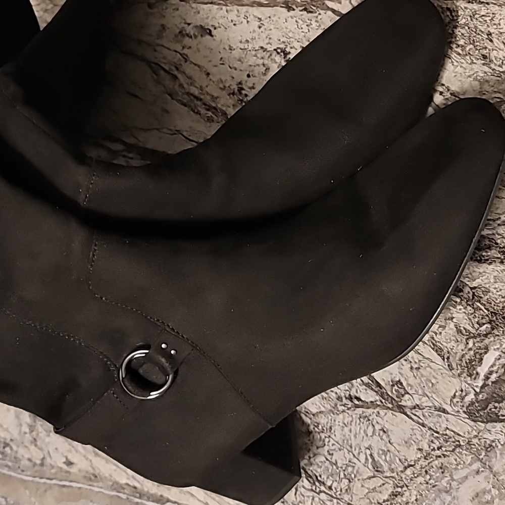 Elegant Black Knee-High Boots